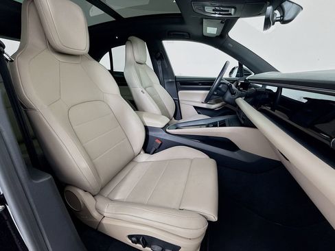 Certified 2025 Porsche Macan Electric image 30