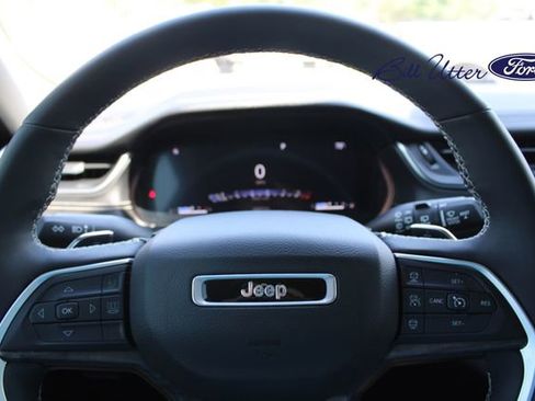 Used 2023 Jeep Grand Cherokee Limited w/ Black Appearance Package RWD image 25
