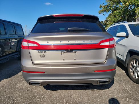 Used 2018 Lincoln MKX Select w/ Lincoln MKX Climate Package image 5
