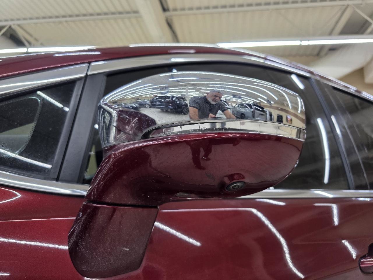 Used 2020 Chrysler Pacifica Limited w/ Advanced Safetytec Group FWD image 11