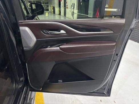Used 2022 Cadillac Escalade ESV Premium Luxury Platinum AWD/4WD image 35