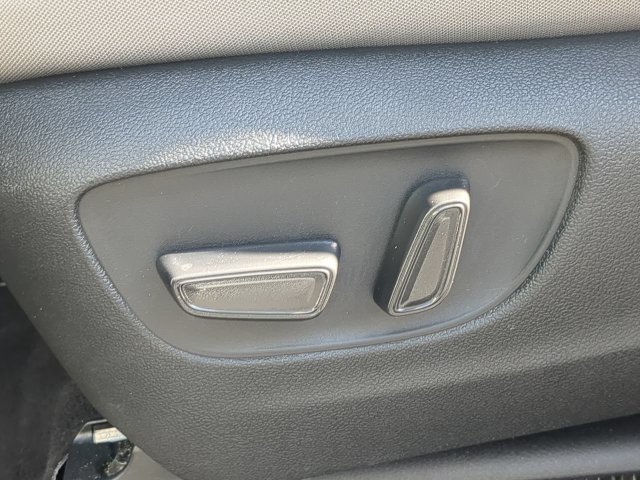 Used 2025 Toyota Sienna LE FWD image 22