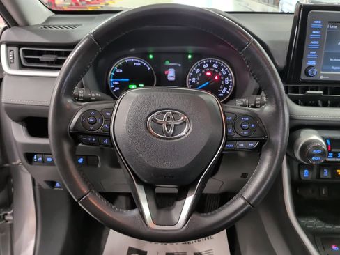 Used 2020 Toyota RAV4 XLE w/ XLE Grade Weather Package image 18