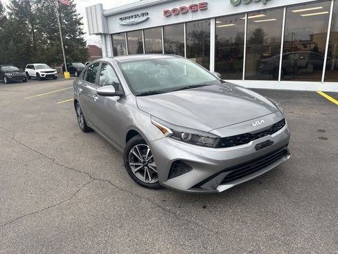 Used 2023 Kia Forte LXS image 2