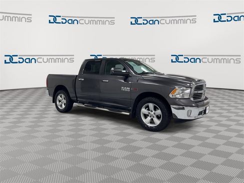 Used 2016 RAM 1500 Classic SLT w/ SLT Plus D￩cor Group image 2