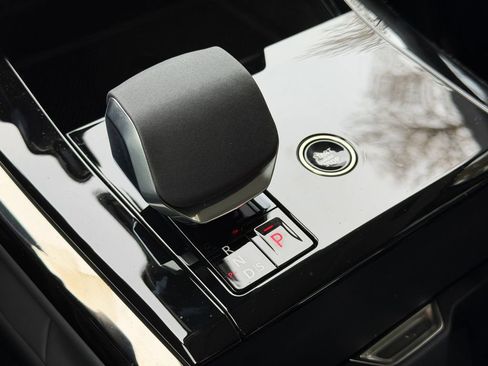 Used 2024 Land Rover Range Rover Sport SE image 23