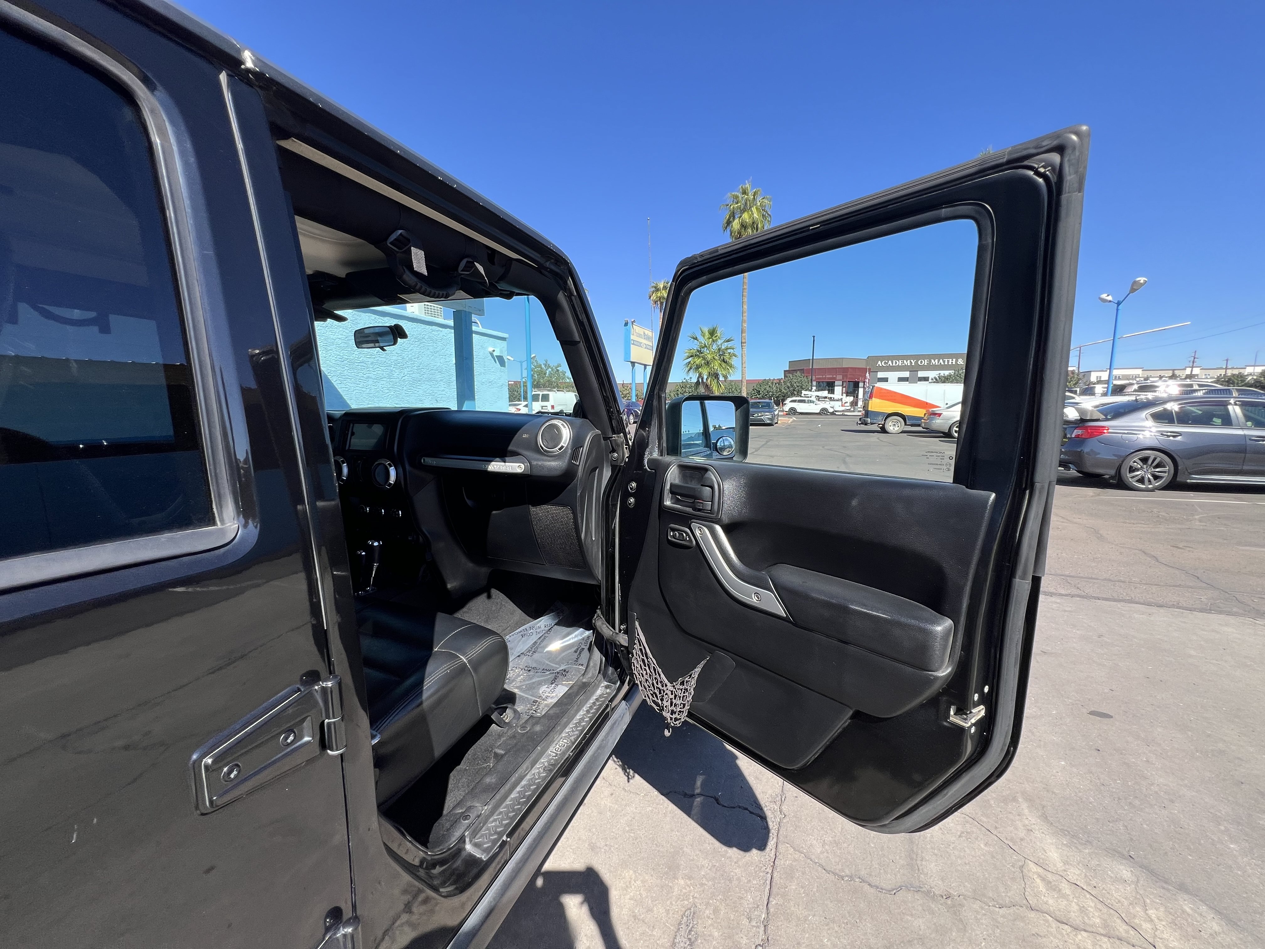 Used 2012 Jeep Wrangler Unlimited Rubicon w/ Connectivity Group AWD/4WD image 13