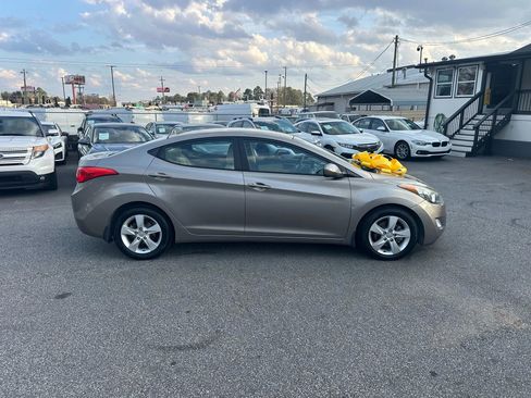 Used 2013 Hyundai Elantra GLS w/ Preferred Pkg image 10