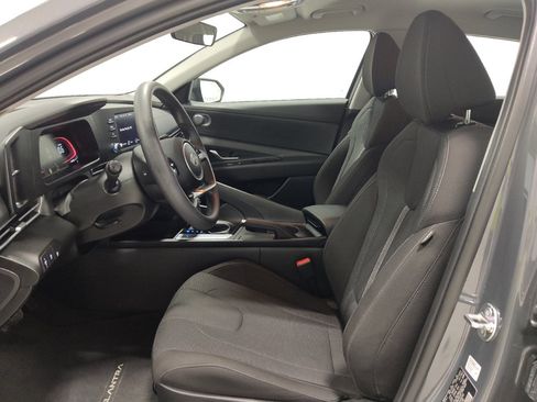 Used 2025 Hyundai Elantra SE FWD image 17