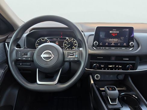 Used 2023 Nissan Rogue SV FWD image 21