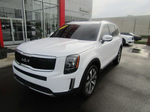 Used 2022 Kia Telluride EX w/ EX Premium Package image 3