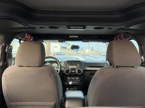 Used 2017 Jeep Wrangler Sport image 8