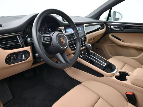 Certified 2026 Porsche Macan AWD/4WD image 4