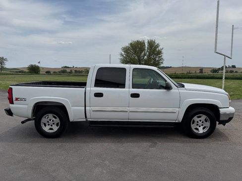Used 2006 Chevrolet Silverado 1500 LT w/ Light Duty Power Package AWD/4WD image 7