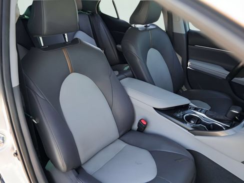 Used 2020 Toyota Camry XLE w/ Driver Assist Package FWD image 33
