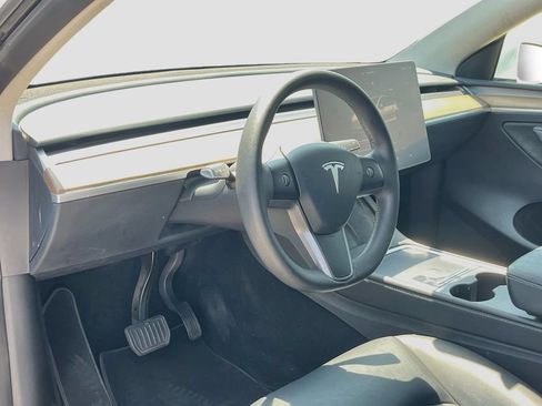 Used 2023 Tesla Model Y Long Range AWD/4WD image 9
