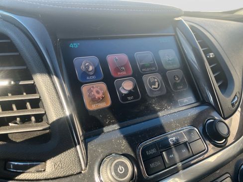 Used 2017 Chevrolet Impala LT image 19