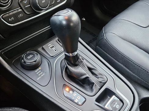 Used 2021 Jeep Cherokee Latitude Lux w/ Trailer Tow Group image 12