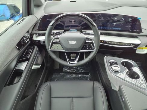 New 2025 Cadillac Optiq Luxury 1 image 15