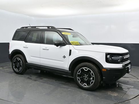 Used 2025 Ford Bronco Sport Outer Banks w/ Outer Banks Tech Package+ AWD/4WD image 9