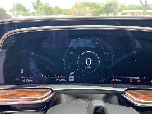 Used 2023 Cadillac Escalade Premium Luxury RWD image 10