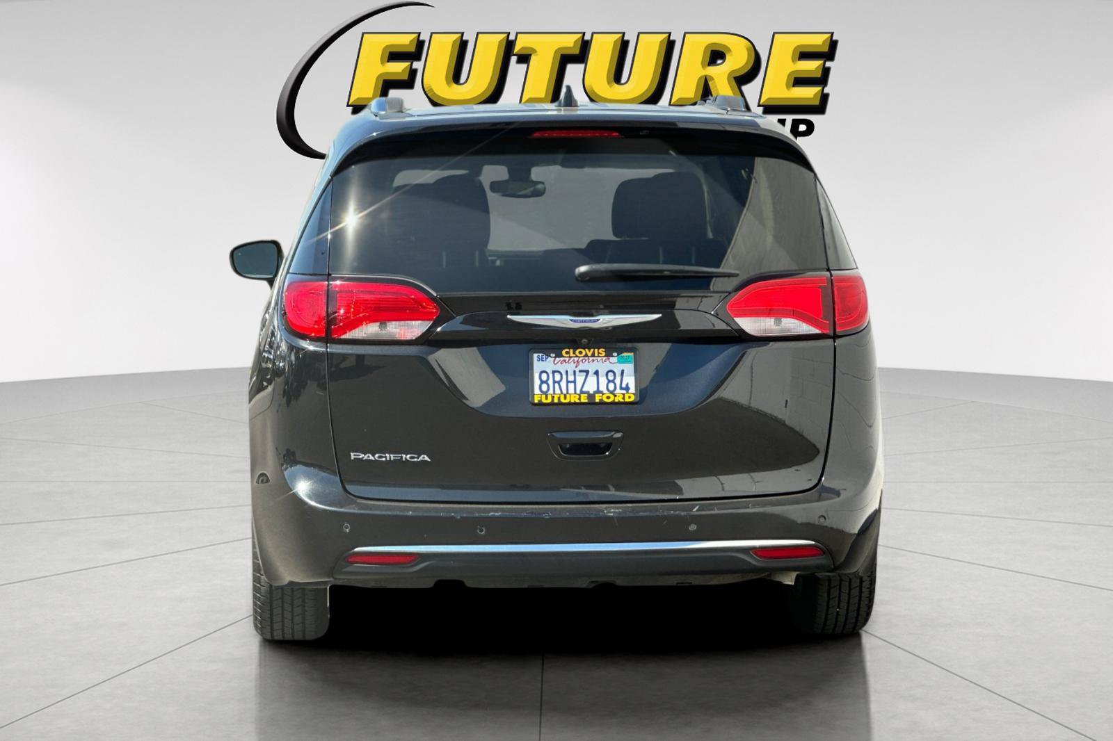 Used 2019 Chrysler Pacifica Touring-L FWD image 4