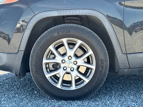 Used 2015 Jeep Cherokee Latitude AWD/4WD image 12