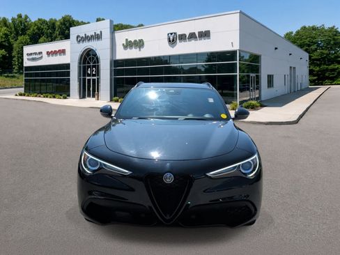 Used 2023 Alfa Romeo Stelvio Veloce AWD/4WD image 9
