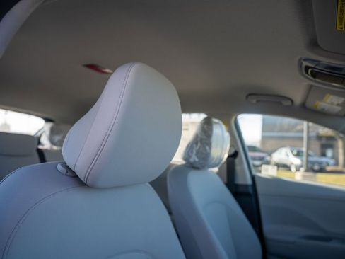 New 2026 Hyundai Kona SE image 12