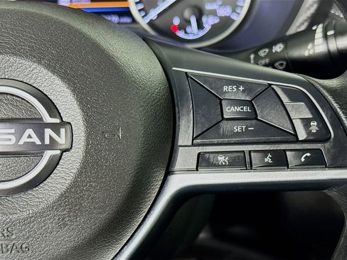 Used 2025 Nissan Sentra SV FWD image 14