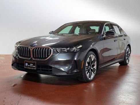 Used 2024 BMW 530i xDrive w/ Convenience Package image 5