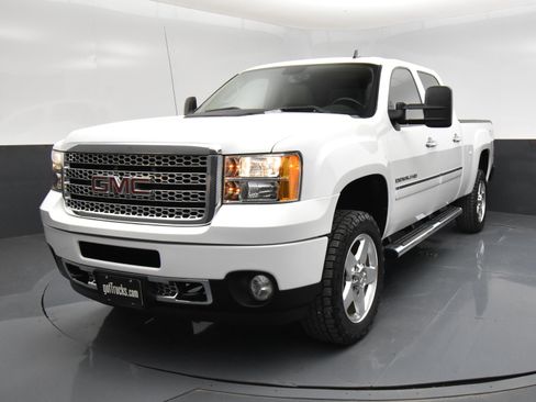 Used 2014 GMC Sierra 2500 Denali w/ Suspension Package, Off-Road image 2