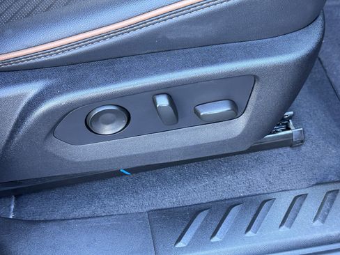 Used 2024 GMC Canyon AT4 image 12