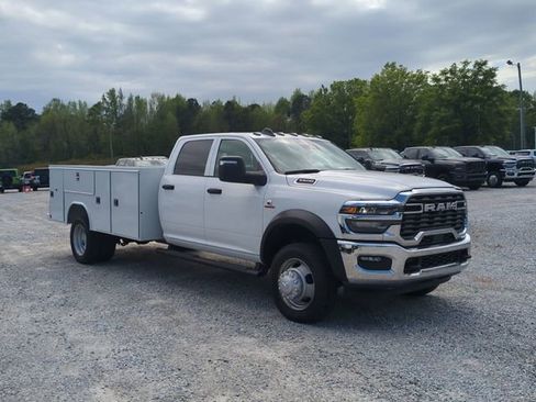 New 2026 RAM 5500 Tradesman w/ Chrome Appearance Group AWD/4WD image 7