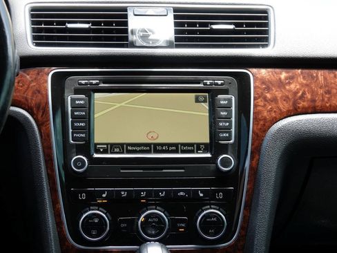 Used 2013 Volkswagen Passat TDI SEL Premium FWD image 85