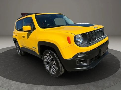 Used 2016 Jeep Renegade Latitude w/ Popular Equipment Group AWD/4WD image 3