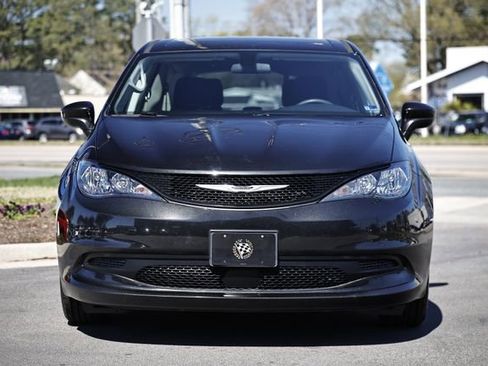 Used 2022 Chrysler Voyager LX FWD image 13