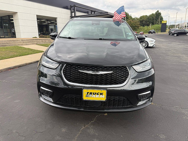 Used 2023 Chrysler Pacifica Touring-L FWD image 7