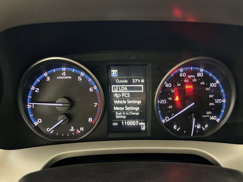 Used 2018 Toyota RAV4 LE image 16