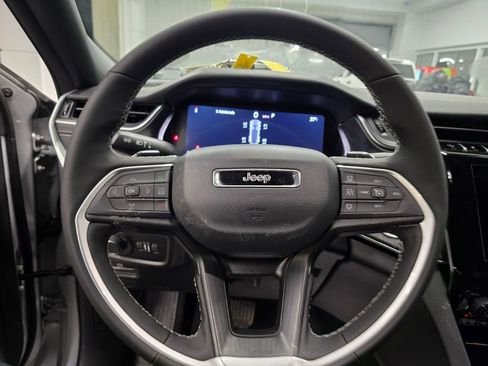 New 2025 Jeep Grand Cherokee Laredo w/ Luxury Tech Group I RWD image 16