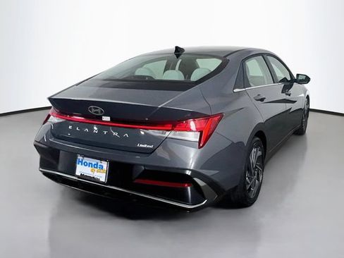 Used 2025 Hyundai Elantra Limited FWD image 22
