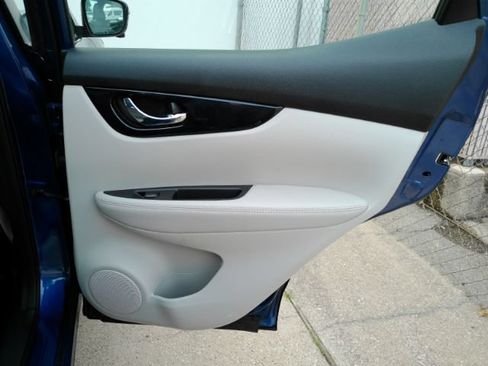 Used 2018 Nissan Rogue Sport SL w/ SL Premium Package FWD image 25
