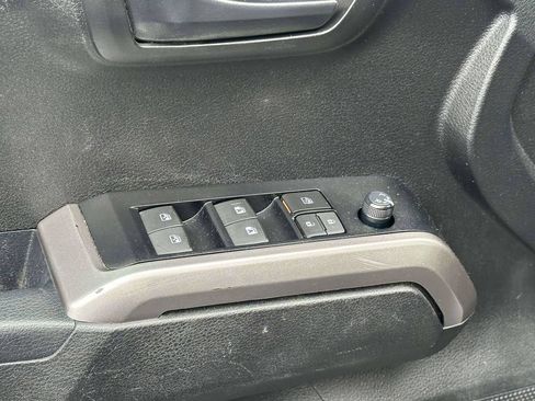 Used 2023 Toyota Tacoma SR5 AWD/4WD image 17