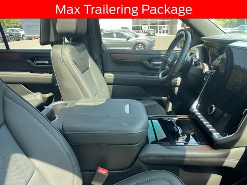 Used 2026 GMC Yukon Denali w/ Denali Reserve Package AWD/4WD image 8