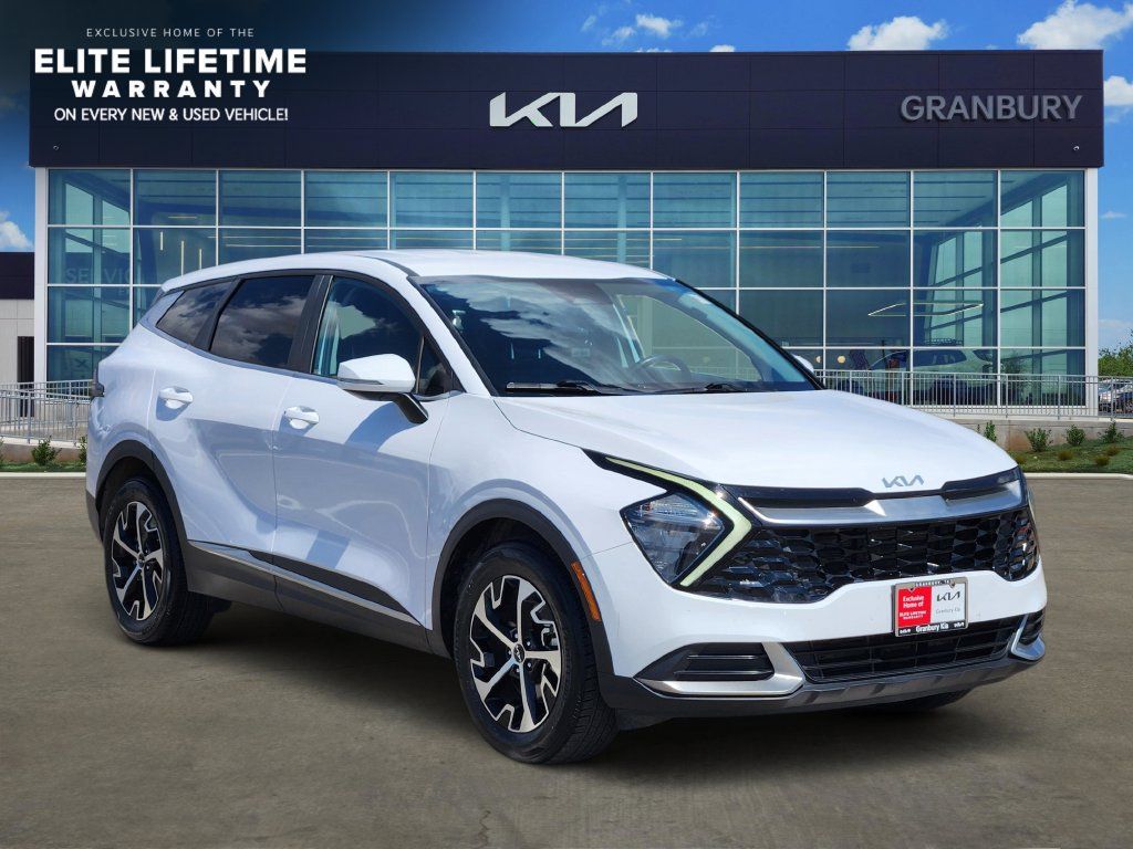 Used 2023 Kia Sportage EX FWD image 3
