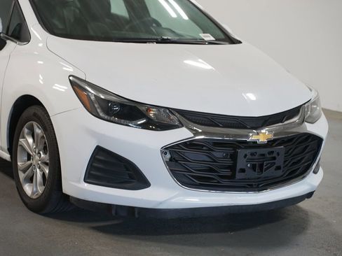 Used 2019 Chevrolet Cruze LT w/ Convenience Package FWD image 4