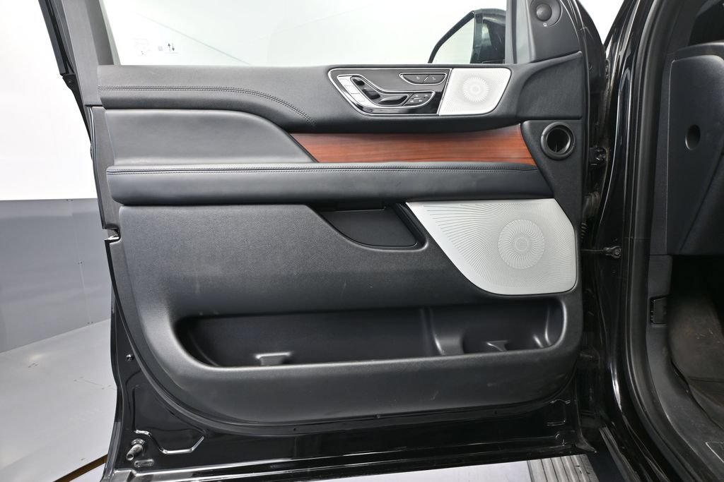 Used 2022 Lincoln Navigator Reserve w/ Equipment Group 201A AWD/4WD image 14