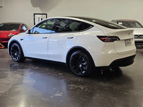 Used 2021 Tesla Model Y Long Range AWD/4WD image 2