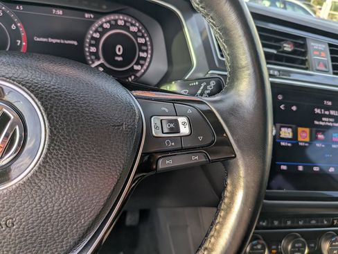 Used 2018 Volkswagen Tiguan SEL Premium FWD image 28