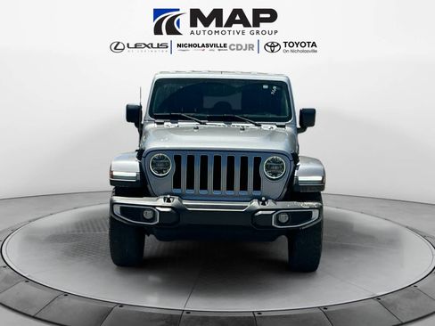 Used 2018 Jeep Wrangler Unlimited Sahara AWD/4WD image 8